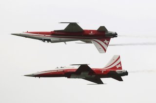 Les F-5 Tiger de la Patrouille Suisse seront les premiers aéronefs des Forces aériennes à utiliser du carburant durable (archives).